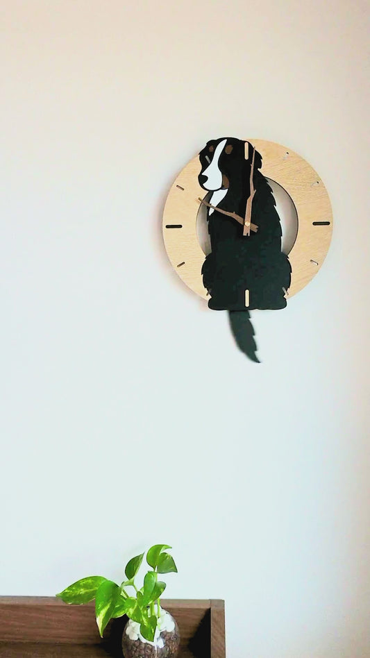 ふりふりわんこ時計_バーニーズマウンテンドッグ